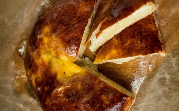 Хачапури на молоке с сыром на сковороде — рецепт с пошаговыми фото и видео