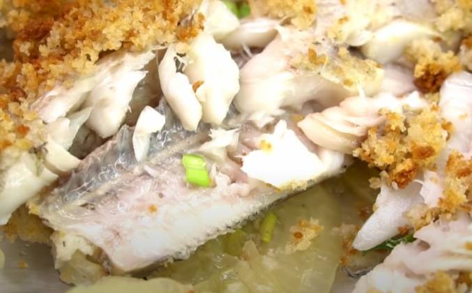 Рыба, запеченная под майонезом с чесноком — рецепт с фото пошагово