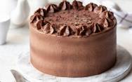 рецепт Шоколадный торт с брусничным конфи и кремом из шоколада