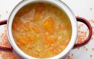 рецепт Суп с помидорами, киноа и чечевицей красной