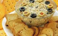 рецепт Салат с оливками и сыром