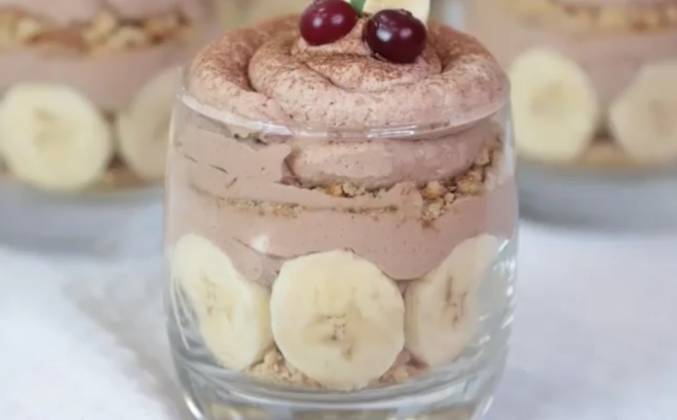 Видео Десерт с бананами и печеньем рецепт