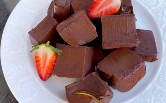 Видео Шоколадный пудинг из молока, какао и желатина рецепт