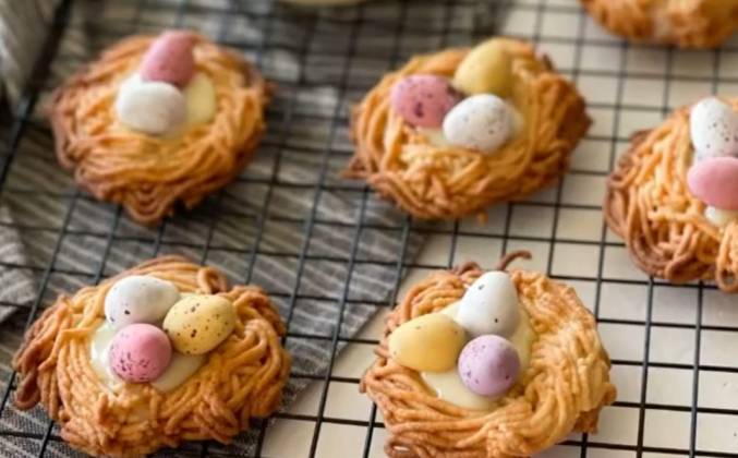 Пасхальное печенье гнезда с яйцами рецепт
