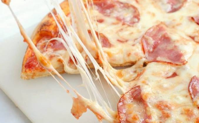 Пицца с сыром моцарелла, колбасой, грибами и помидорами рецепт рецепт