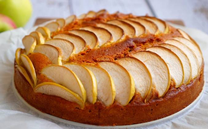 Медовый пирог с яблоками и орехами рецепт