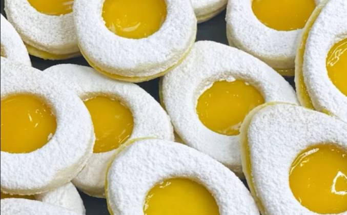 Песочные печенье с лимонным курдом в форме яйца рецепт