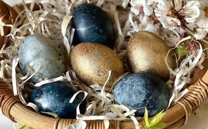Как необычно окрасить яйца на пасху рецепт