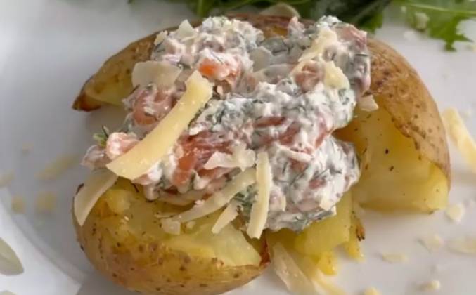 Картошка с творожным сыром и красной рыбой рецепт