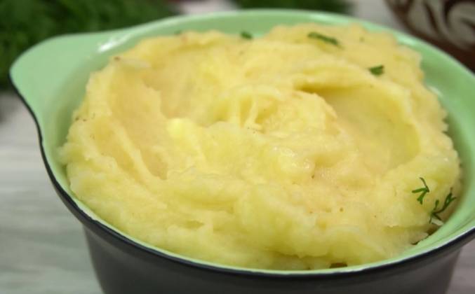 Картофельное пюре со сметаной и маслом
