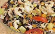 рецепт Вкусный салат с морепродуктами и черным рисом