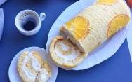 рецепт Бисквитный рулет с рисунком из апельсина с творогом