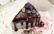 рецепт Шоколадный блинный торт с кремом из маскарпоне и сгущенки