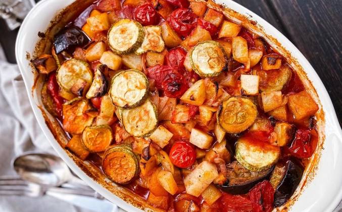 Кабачки, баклажаны, помидоры и картофель в духовке рецепт