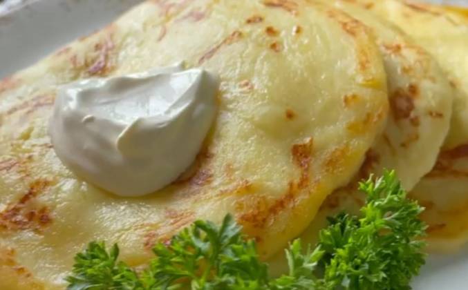 Картофельно сырные лепешки на сковороде рецепт