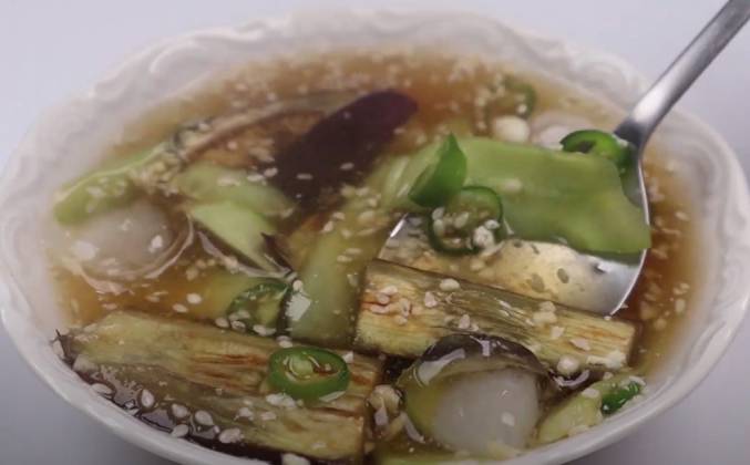 Корейский суп с баклажанами, огурцами и перцем рецепт