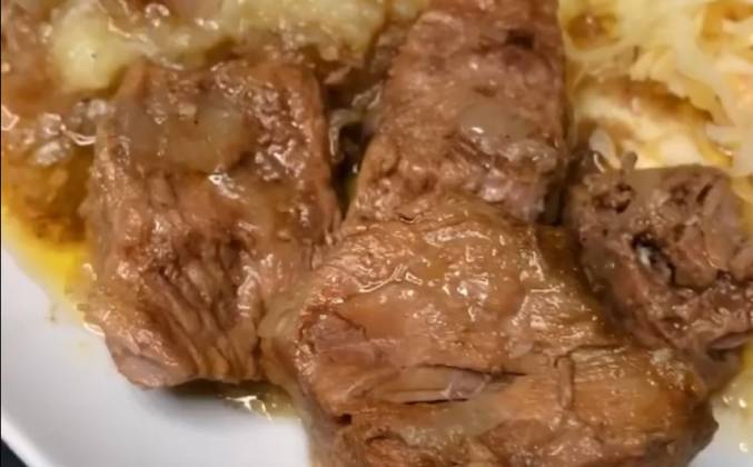 Видео Мясо по кремлевски из говядины вкуснейшее на сливочном масле рецепт