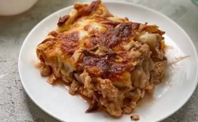 Видео Ленивая лазанья из лаваша с фаршем и томатной пастой рецепт