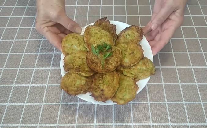 Оладьи из кабачков на сковороде самый вкусный и простой рецепт пошагово классический с фото пошагово