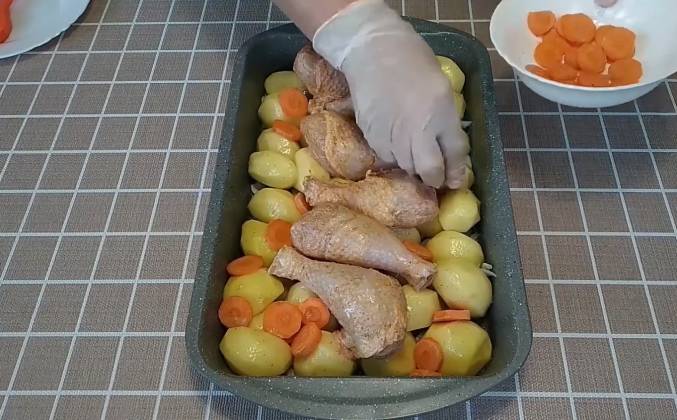 Рецепт куриных голеней с картошкой в духовке на протвине с фото пошагово
