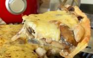 рецепт Пирог жульен с курицей и грибами