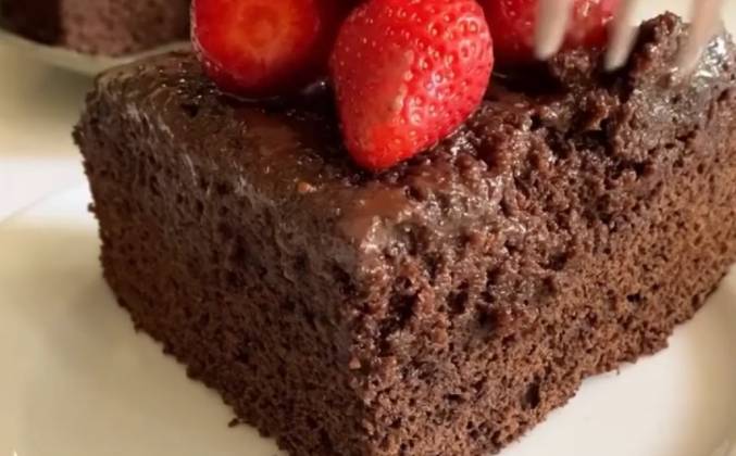 Видео Влажный шоколадный пирог на вине рецепт