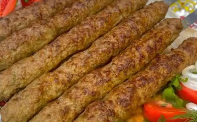 Видео Домашний люля кебаб на мангале из говядины и свинины рецепт