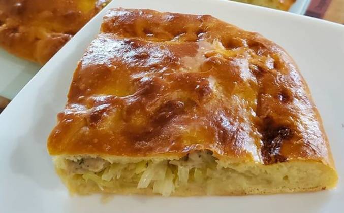 Видео Вкусный пирог с капустой м фаршем на кефире рецепт