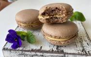 рецепт Шоколадно-арахисовые макаронс на французской меренге