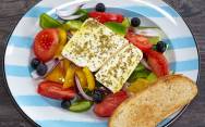рецепт Греческий салат с чесночной чиабаттой Просто Кухня