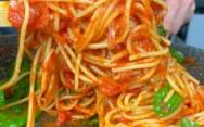 рецепт Спагетти со шпинатом и помидорами