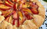рецепт Пирог галета с персиками и розмарином