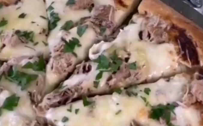 Видео Пицца с тунцом и белым соусом рецепт