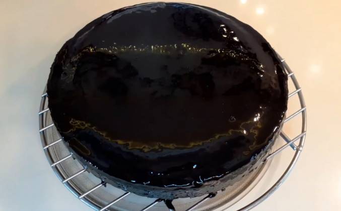 Шоколадная зеркальная глазурь для торта рецепт