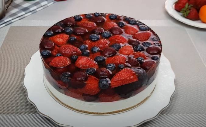 Желейный торт с ягодами без выпечки рецепт