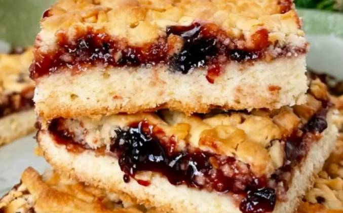 Видео Песочный тертый пирог с вареньем из вишни в духовке рецепт