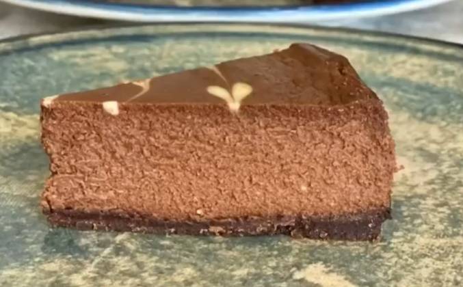 Видео Шоколадный чизкейк на сметане и творожном сыре рецепт