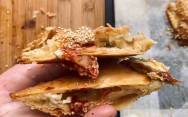 рецепт Израильские пирожки Бурекасы из слоеного теста с сыром