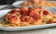 рецепт Спагетти с креветками и помидорами на сковороде