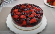 рецепт Желейный торт с ягодами без выпечки