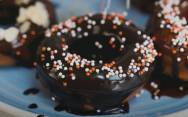 рецепт Пончики в шоколадной глазури домашние