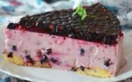 рецепт Йогуртово-сливочный торт без выпечки с ягодами