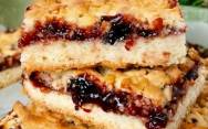 рецепт Песочный тертый пирог с вареньем из вишни в духовке