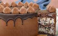 рецепт Шоколадный торт с творогом, черносливом и орехами