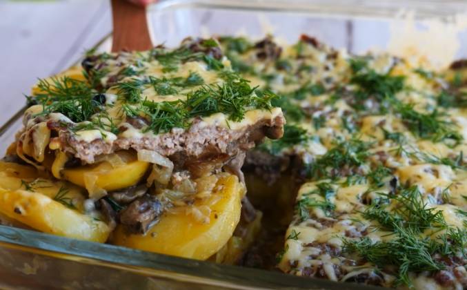 Картошка по французски с фаршем, грибами и сыром в духовке рецепт