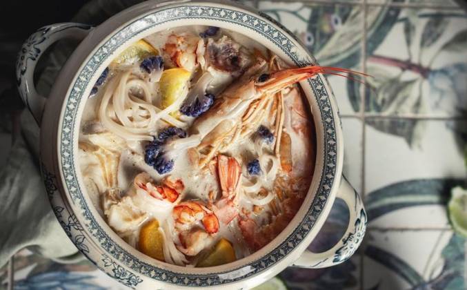 Суп том кха с кокосовым молоком и креветками рецепт