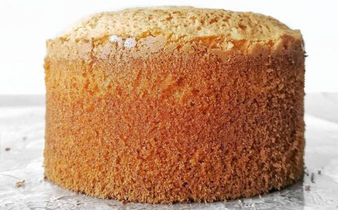 Видео Воздушный ванильный бисквит для торта рецепт
