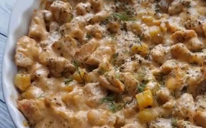 Видео Индейка с картошкой под сыром и сметаной рецепт