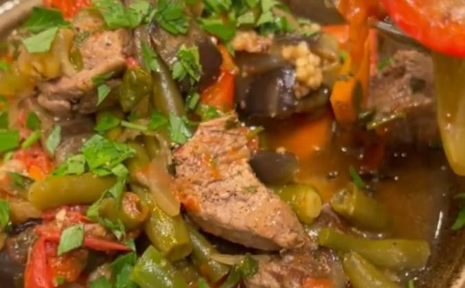 Видео Аджапсандали с мясом и баклажанами по грузински рецепт
