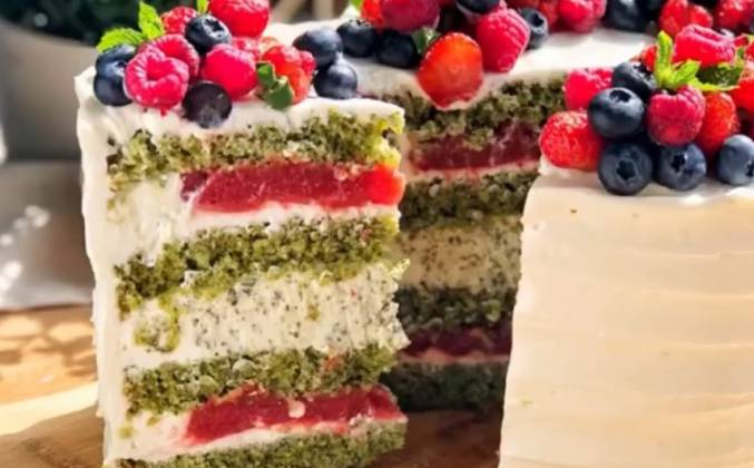 Видео Шпинатный торт Мохито с клубникой, мятой и лаймом рецепт